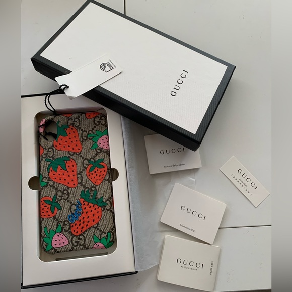 NIB NEW Authentic Gucci GG Limited Edition
Strawberry Supreme iPhone X / XS Case - Picture 1 of 9